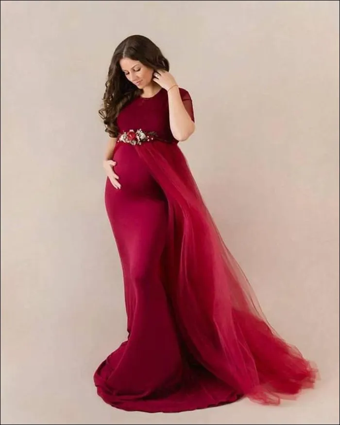 انتخاب بهترین مدل لباس مجلسی بارداری - دامن های دنباله دار یک لباس بارداری شیک