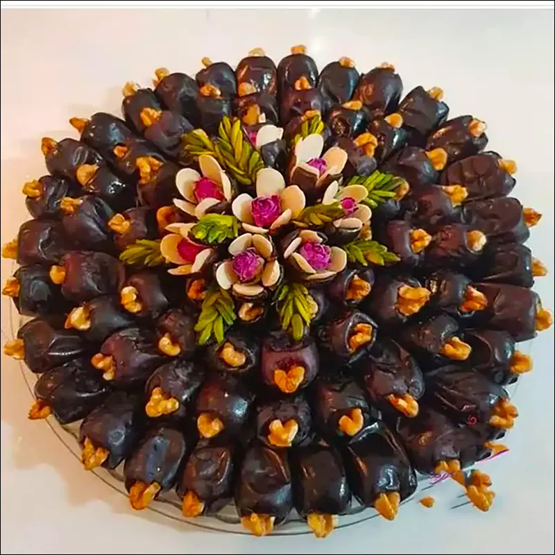 تزئین خرما مجلسی با مغز و شکلات