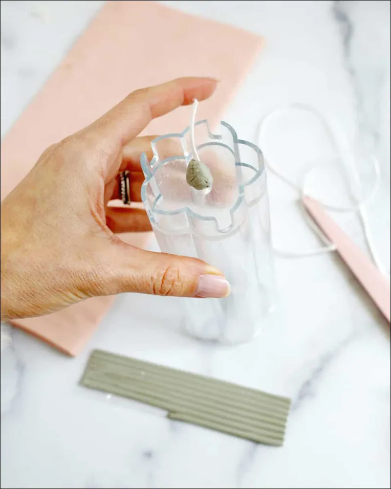 آموزش ساخت شمع به شکل گل با موم رنگی و اسانس - candles education part ii 04