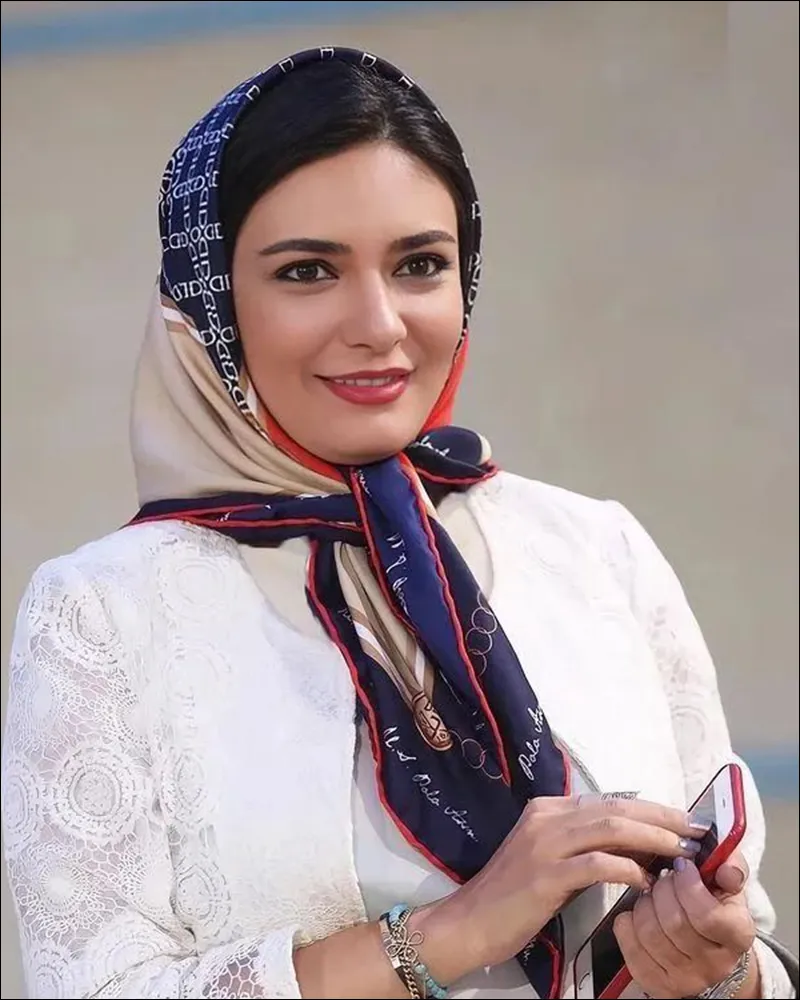 مدل شال و روسری بازیگران به سبک جدید - مدل شال و روسری لیندا کیانی