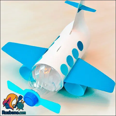مدل ساده کاردستی هواپیما با مواد بازیافتی برای کودکان