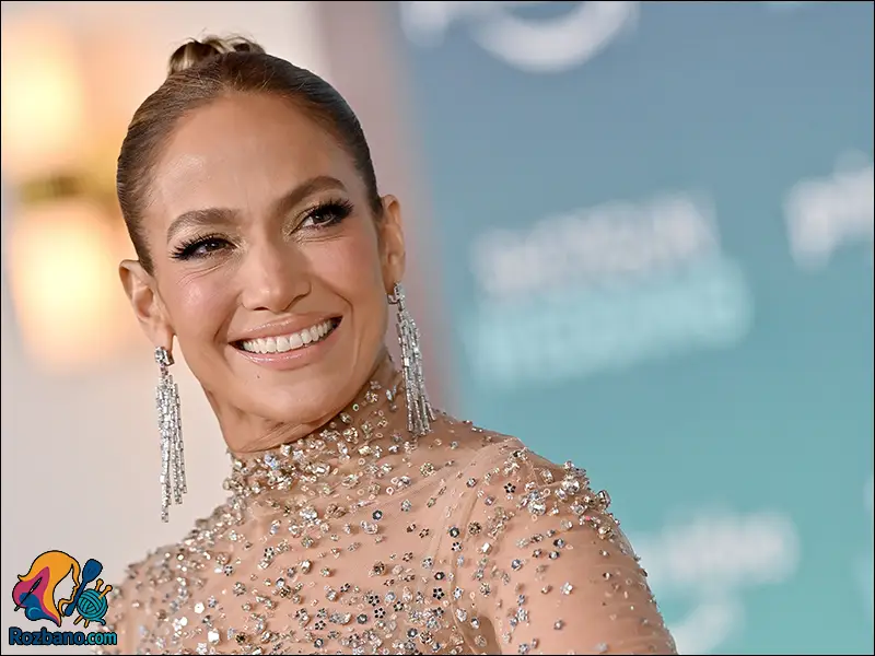 آرایش به سبک جنیفر لوپز – لب نود طبیعی و آرایش شامگاهی