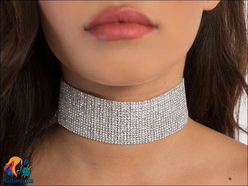 اکسسوری های شیک برای گردن زنان با یقه آماده و گردنبند