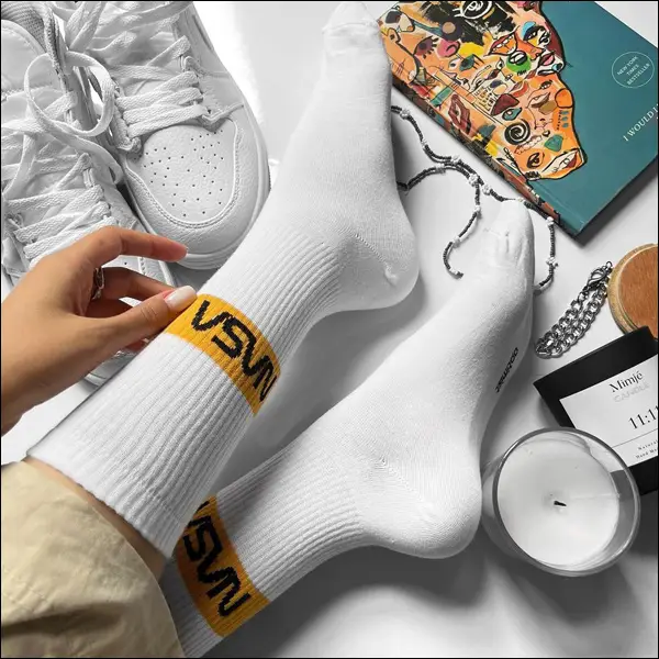 جوراب اسپرت دخترانه سفید و رنگی با طراحی جذاب