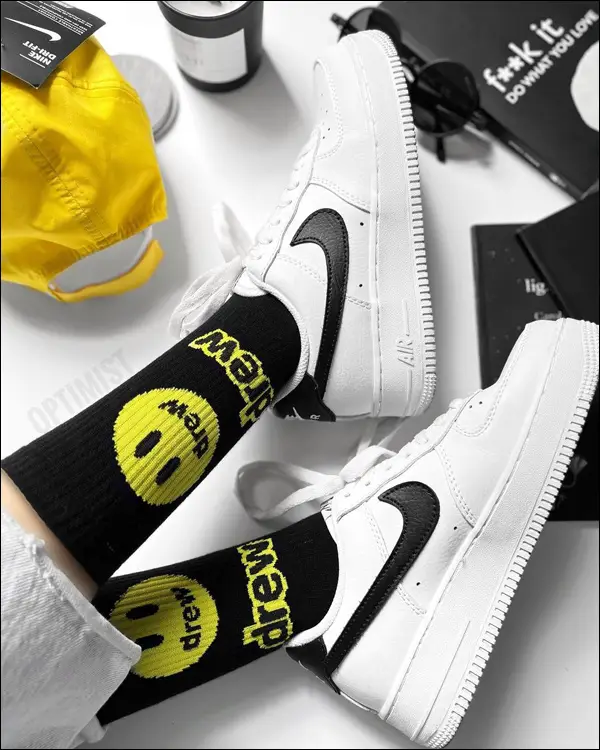 ست کردن جوراب اسپرت دخترانه با کفش و لباس اسپرت