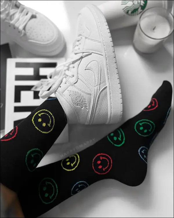 جدیدترین ترند جوراب اسپرت دخترانه و استایل خیابانی