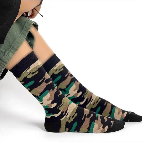 جدیدترین ترند جوراب اسپرت دخترانه و استایل خیابانی