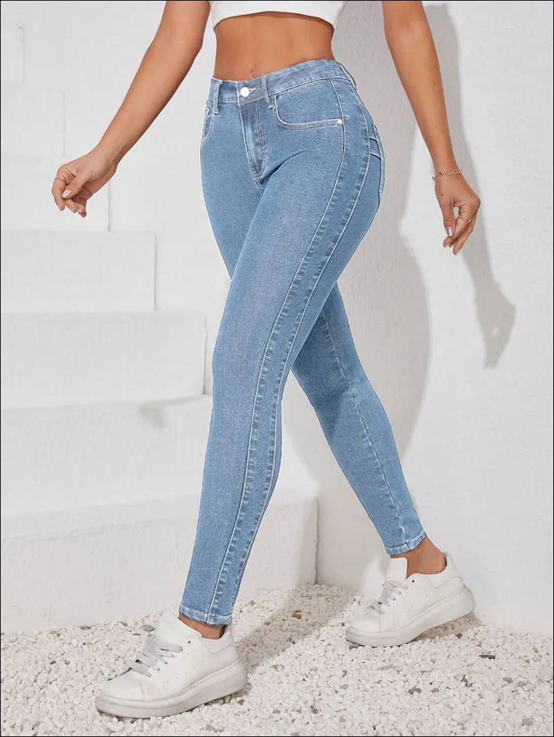 معرفی انواع مدل شلوار لی زنانه - شلوار جین اسکینی (Skinny Jeans)