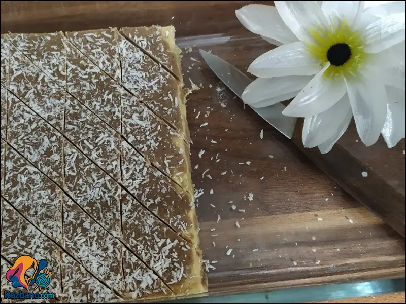 نمای نزدیک حلوا دو رنگ مجلسی خانگی