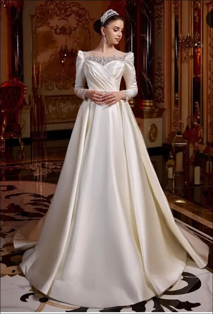 مدل لباس عروس خوش استایل با تور بلند و دوخت خاص