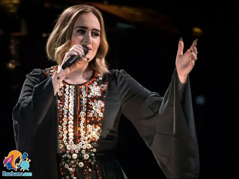 مدل لباس ادل و استایل جذاب او در فستیوال گلاستونبری