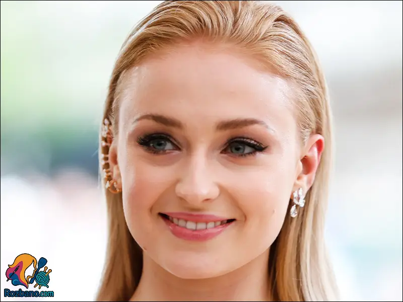 جدیدترین عکس های سوفی ترنر در فرش قرمز