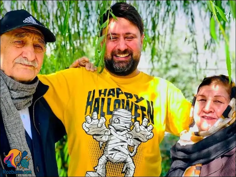 بیوگرافی محمد علیزاده - عکس محمد علیزاده در کنار پدر و مادرش
