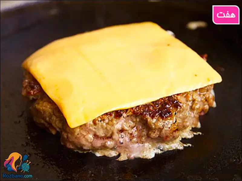 همبرگر مغزدار با پنیر ورقه ای