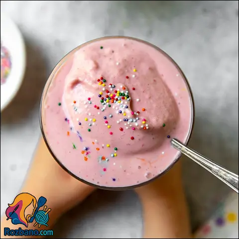 ماست بستنی توت فرنگی خانگی نرم و خامه ای