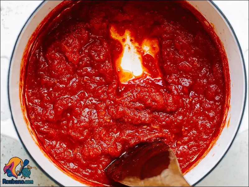 جوشاندن رب گوجه فرنگی خانگی در دیگ
