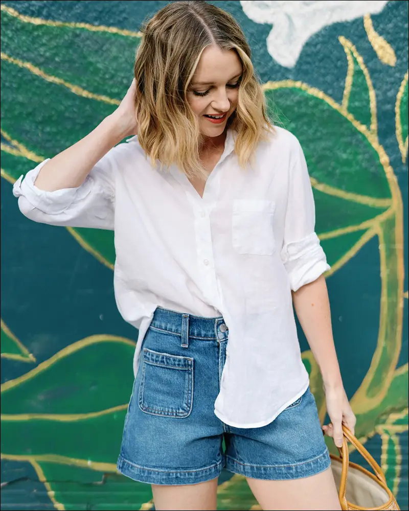 ست کردن شلوارک جین با بلوز ابریشمی برای تابستان