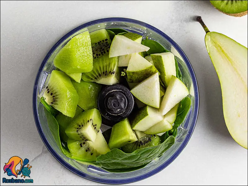 درمان نفخ و یبوست با اسموتی گلابی و کیوی خانگی