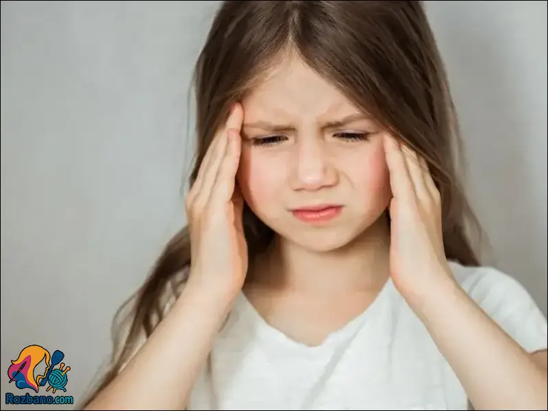 علائم بیماری های چشم کودکان - سردردهای مکرر و ارتباط آن با مشکلات چشمی