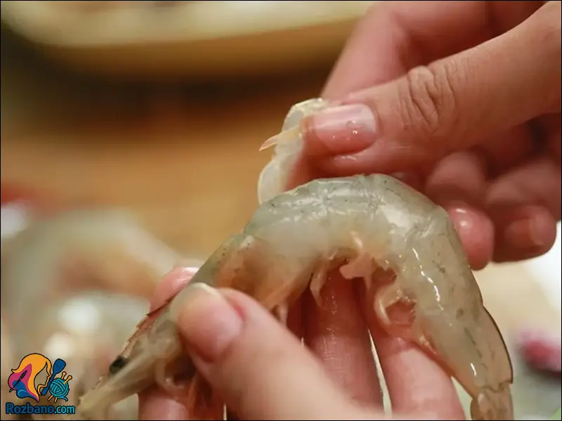 پاک کردن میگو - جدا کردن پوست میگو