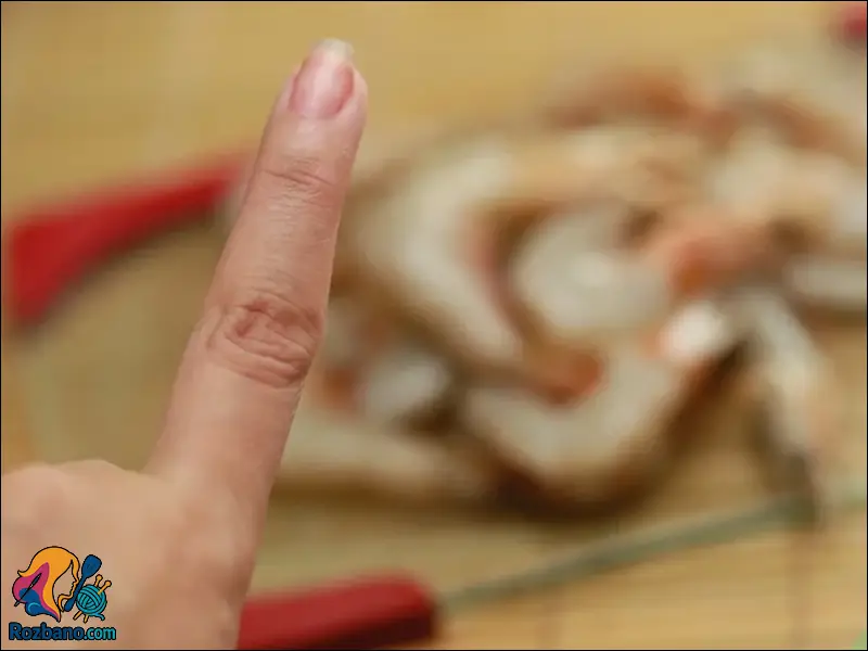 روش صحیح تمیز کردن میگو بدون بوی بد