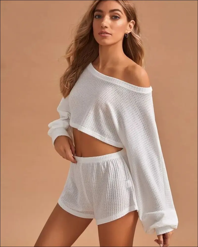 لباس خواب کات‌ اوت (Cut-out Sleepwear)