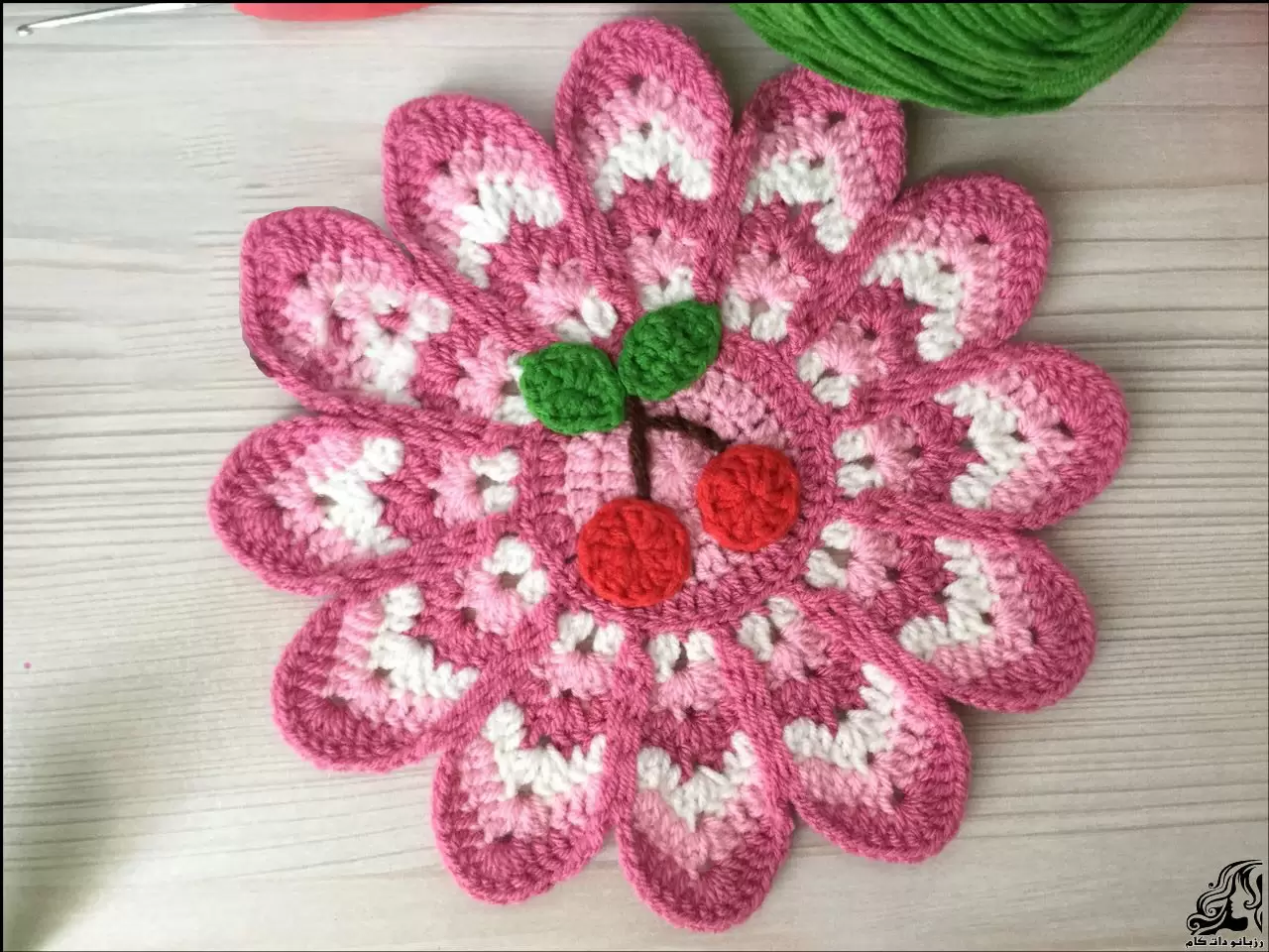 http://up.rozbano.com/view/3967410/Crochet%20kitchen%20knobs%20tutorial.webp