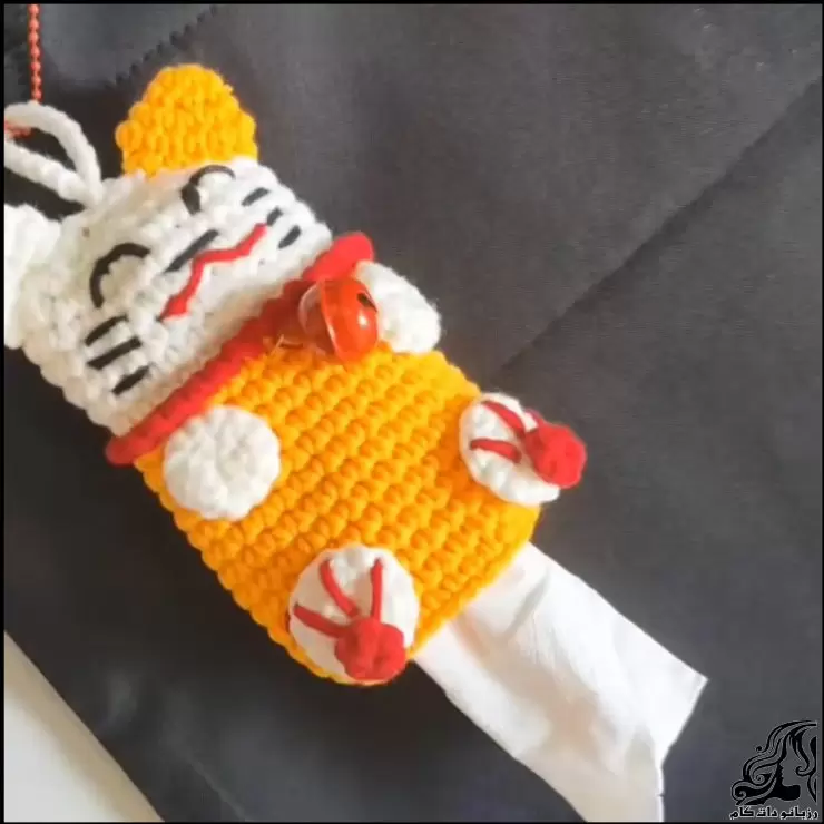 http://up.rozbano.com/view/3987057/DIY%20Crochet%20Tissue%20Holder%20Fun%20&%20Easy%20Pattern.webp