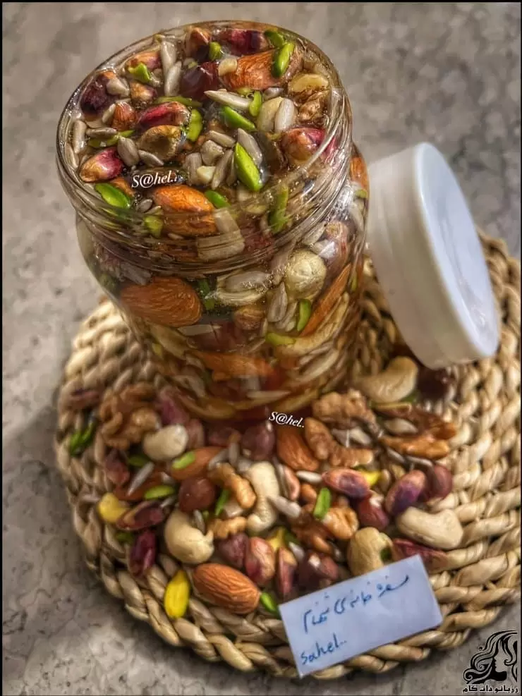 https://up.rozbano.com/view/3734514/Homemade%20honey%20potion%20and%20nuts%20recipe-01.webp
