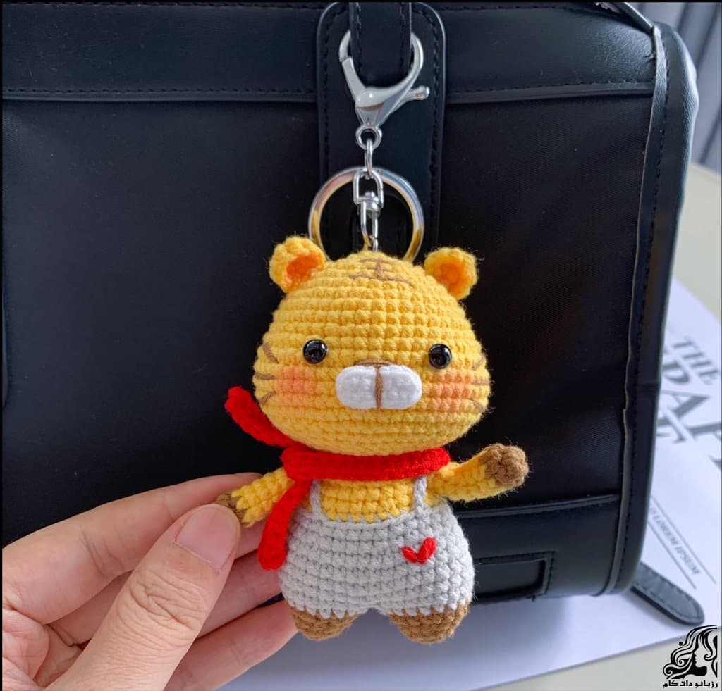 https://up.rozbano.com/view/3474462/Knitted%20tiger%20pendant%20tutorial.jpg