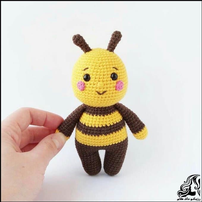 https://up.rozbano.com/view/3526033/Knitting%20bee%20doll%20tutorial.jpg