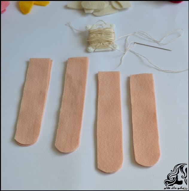 https://up.rozbano.com/view/3134024/Learn%20how%20to%20make%20a%20felt%20girl%20doll-09.jpg