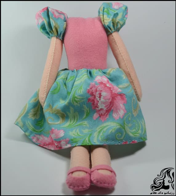 https://up.rozbano.com/view/3134048/Learn%20how%20to%20make%20a%20felt%20girl%20doll-32.jpg