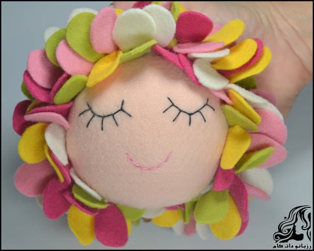 https://up.rozbano.com/view/3134069/Learn%20how%20to%20make%20a%20felt%20girl%20doll-52.jpg