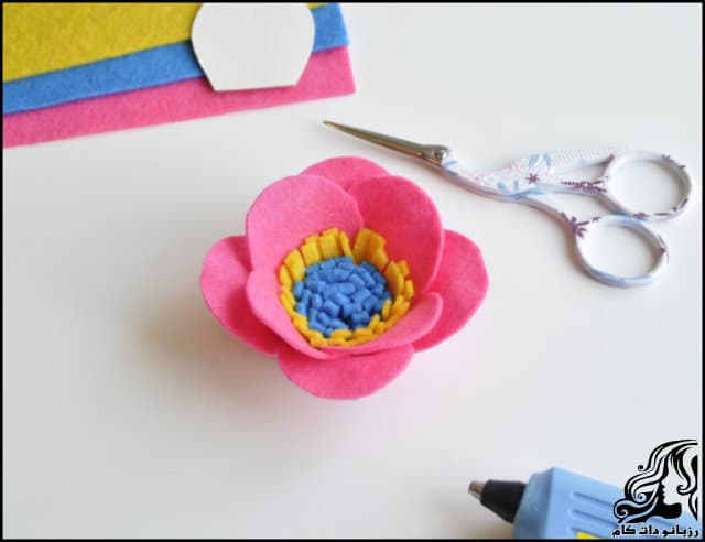 https://up.rozbano.com/view/3311634/Making%20felt%20flowers%20for%20decoration-17.jpg