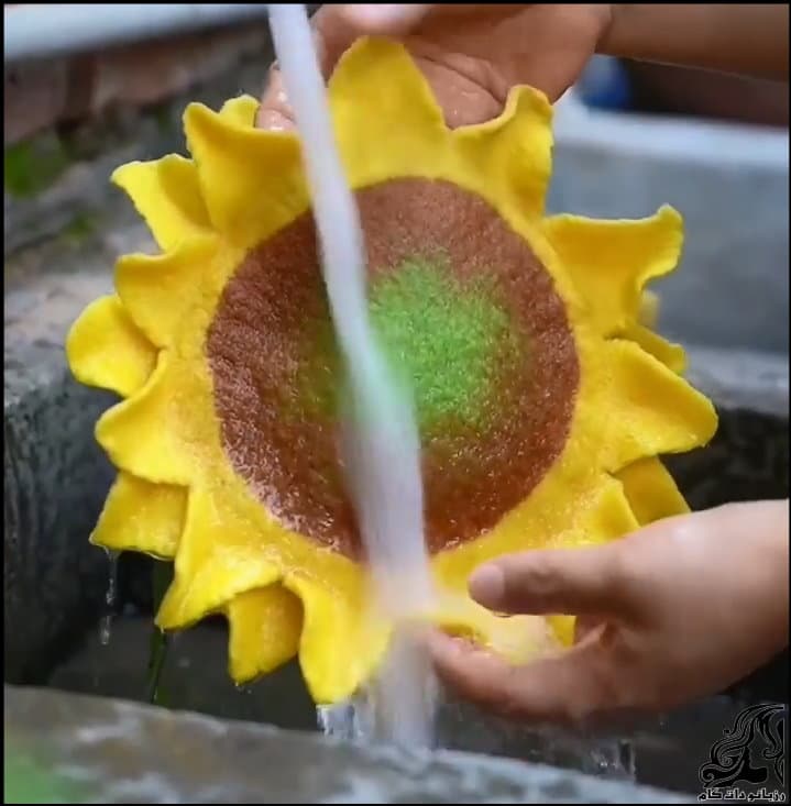 https://up.rozbano.com/view/3200013/Making%20sunflowers%20with%20felt.jpg
