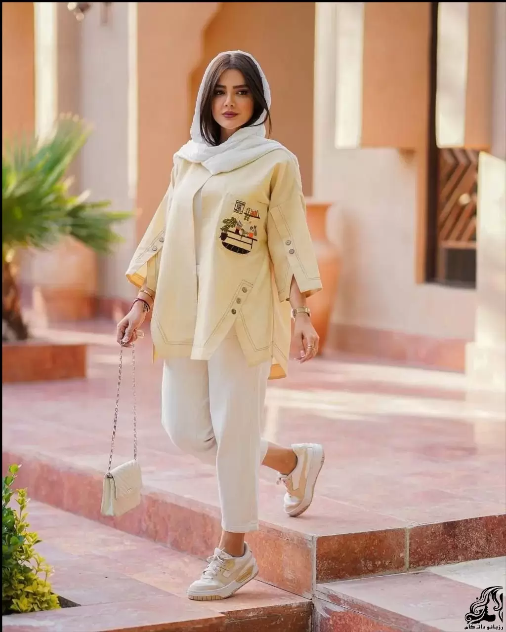 https://up.rozbano.com/view/3877222/Sewing%20a%20linen%20coat%20with%20a%20button%20tutorial-03.webp