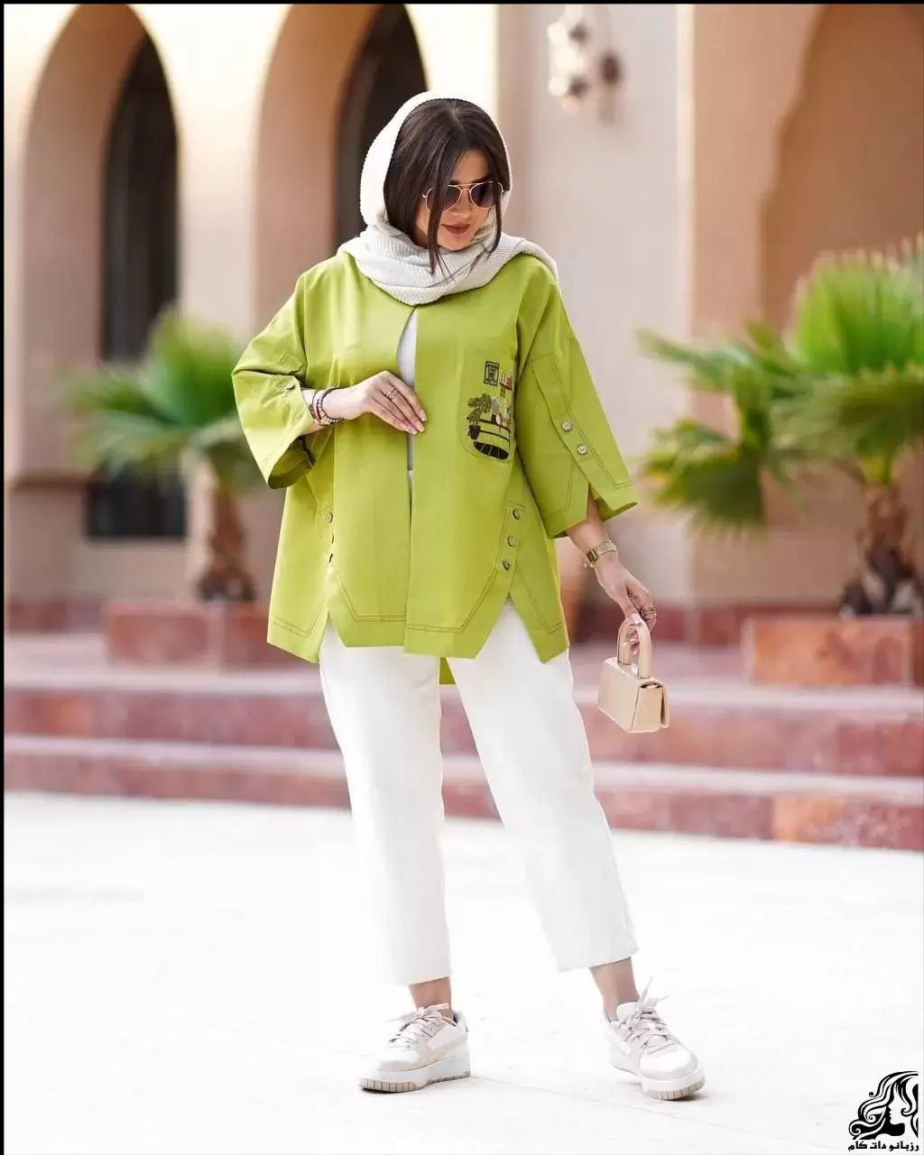 https://up.rozbano.com/view/3877212/Sewing%20a%20linen%20coat%20with%20a%20button%20tutorial-04.webp
