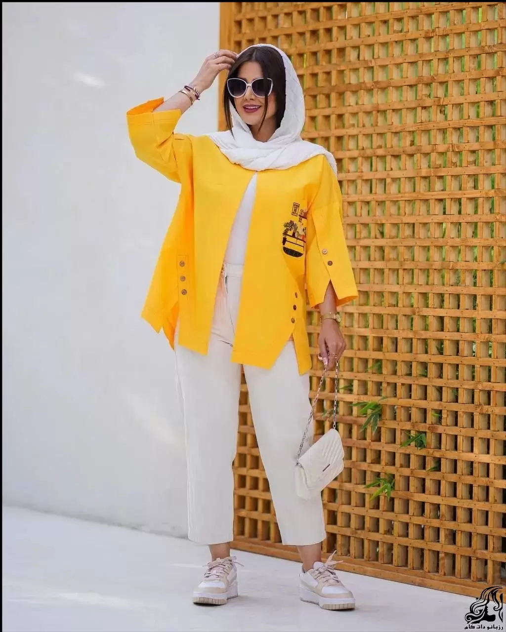 https://up.rozbano.com/view/3877203/Sewing%20a%20linen%20coat%20with%20a%20button%20tutorial.webp
