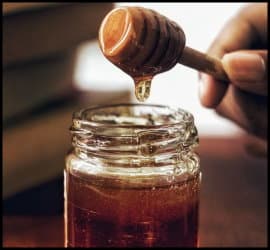 علت شکرک زدن عسل چیست، آیا می‌تواند نشانه تقلبی بودن عسل باشد؟ - Signs20of20honey20being20counterfeit 02