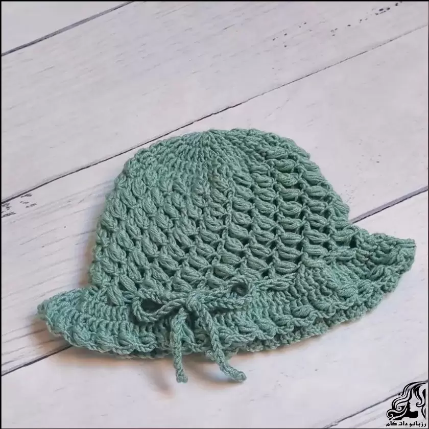 http://up.rozbano.com/view/3969725/Stylish%20and%20practical%20crochet%20hat%20for%20girls%20tutorial.webp