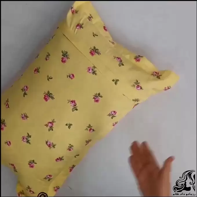 https://up.rozbano.com/view/3753147/Zippered%20pillowcase%20sewing%20tutorial-01.webp