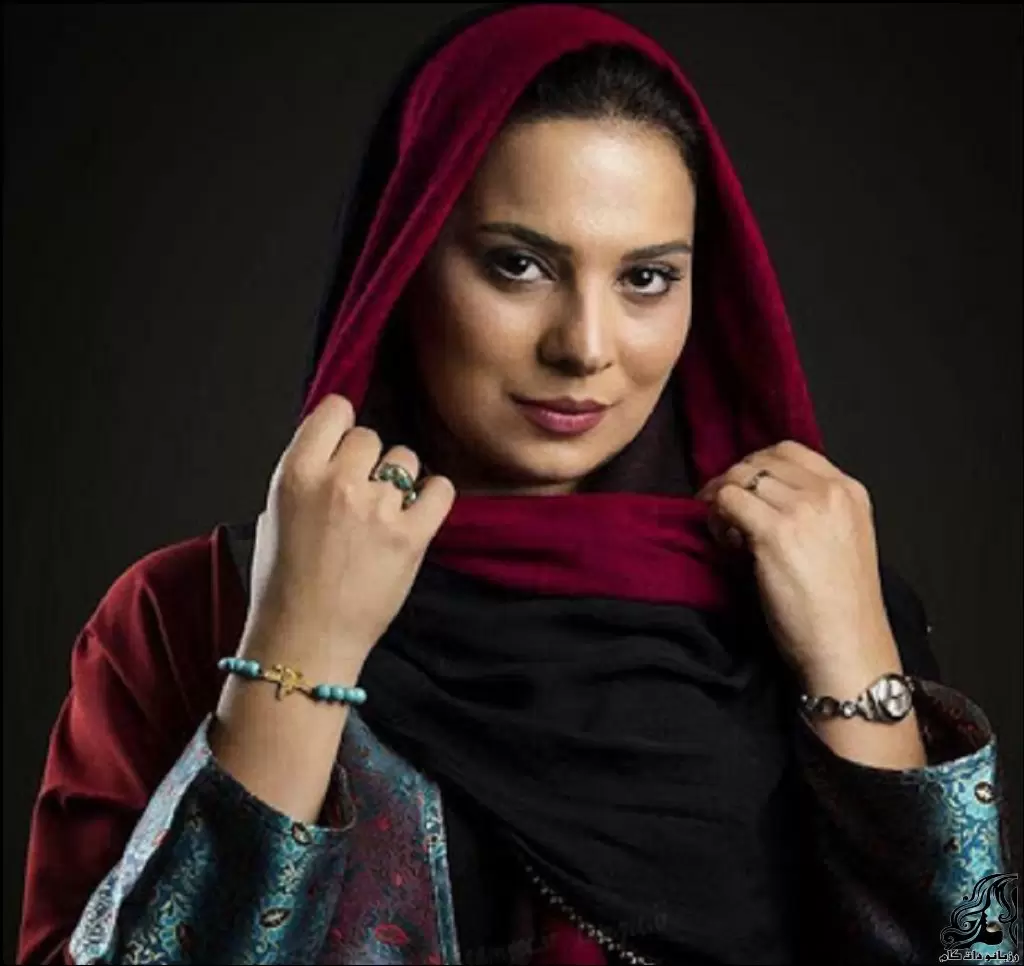 عکس آتلیه ای روشنک عجمیان در فضای هنری