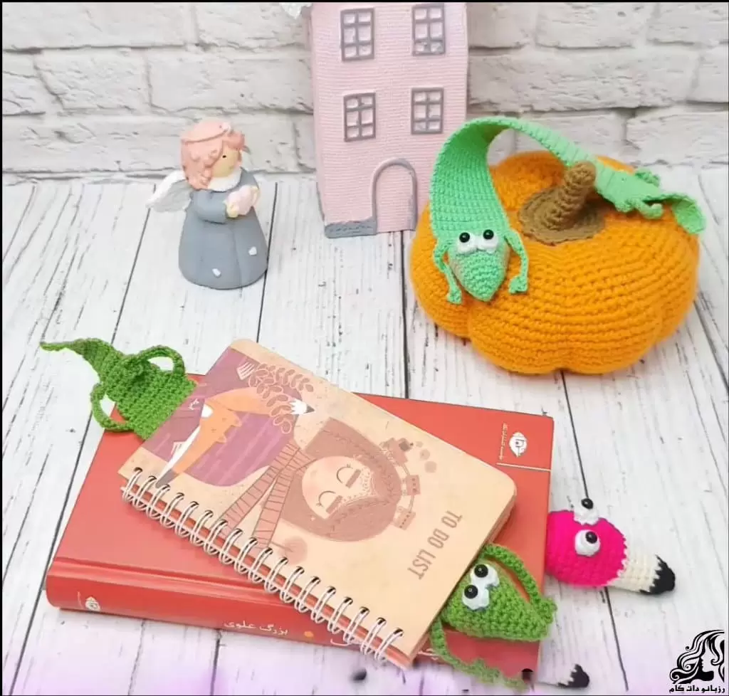 https://up.rozbano.com/view/3821994/crochet%20Bookmark%20in%20the%20shape%20of%20a%20lizard%20tutorial.webp