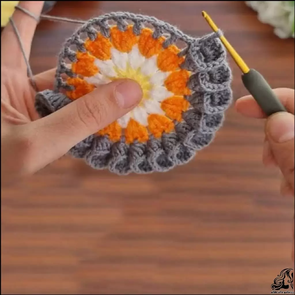 https://up.rozbano.com/view/3821055/crochet%20Coaster%20with%20tornado%20rim%20tutorial.webp