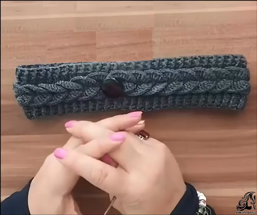 https://up.rozbano.com/view/3953555/crochet%20Womens%20braided%20wig%20headband%20tutorial.webp