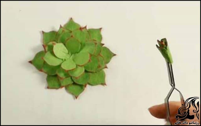 https://up.rozbano.com/view/3031178/how%20to%20make%20felt%20succulent%20flowers-07.jpg