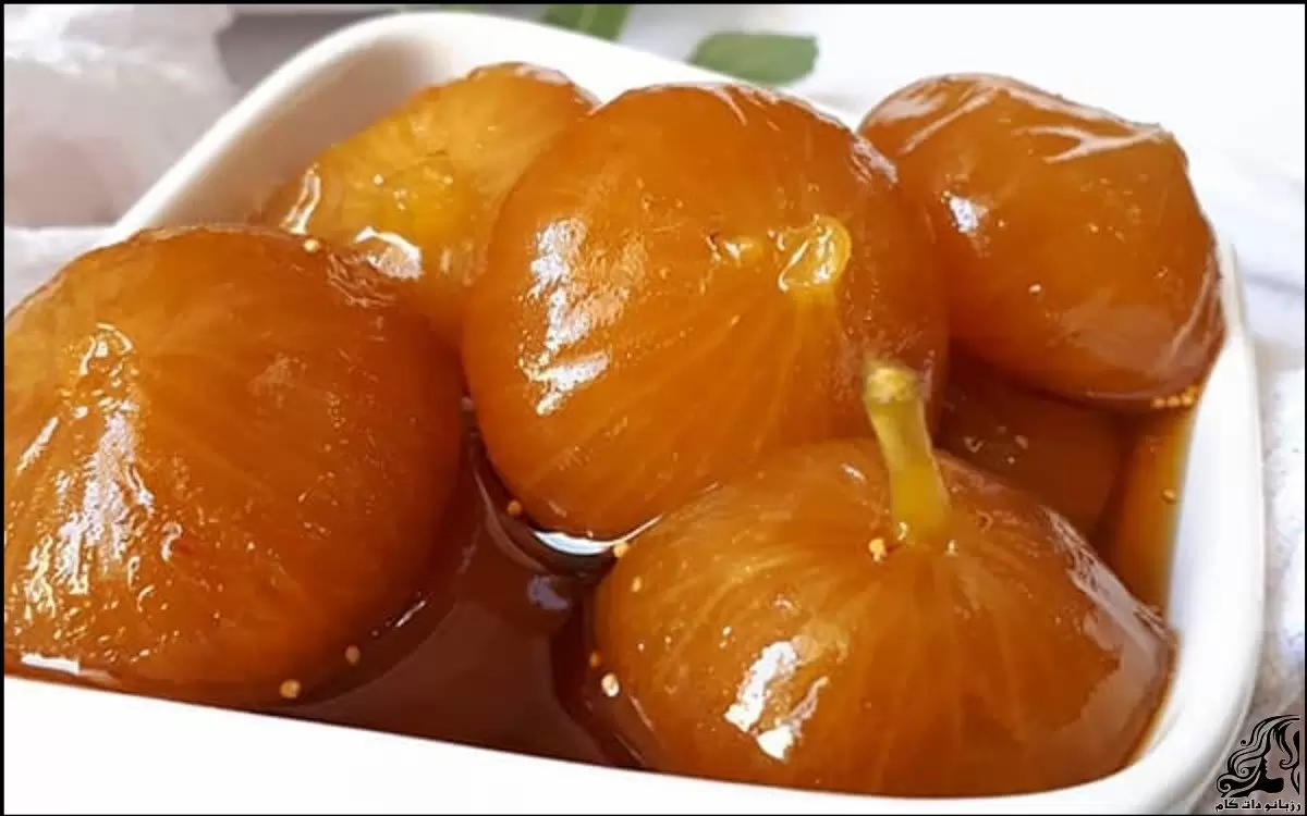 مربا انجیر خانگی آماده برای سرو در وعده صبحانه
