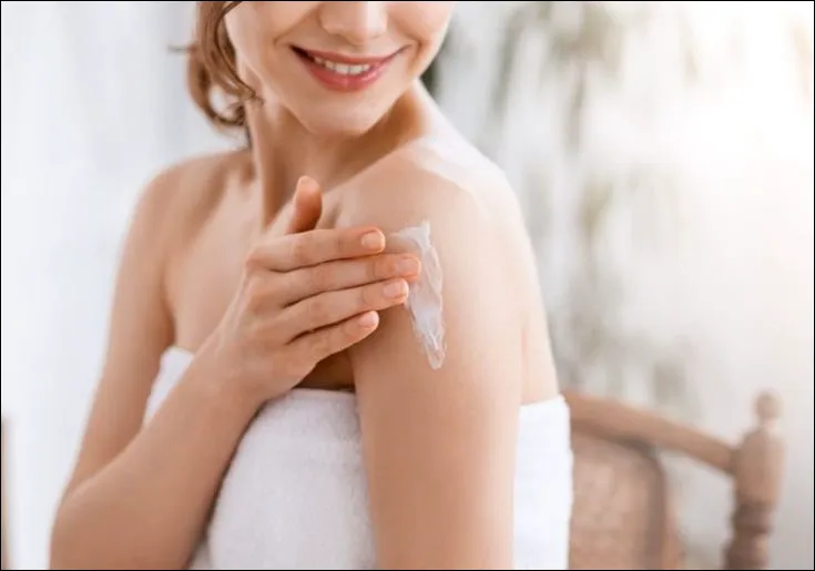 مرطوب کردن پوست بعد از دوش