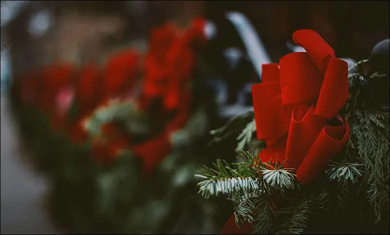 راهنمای انتخاب و ارسال گل برای مراسم چهلم دوست